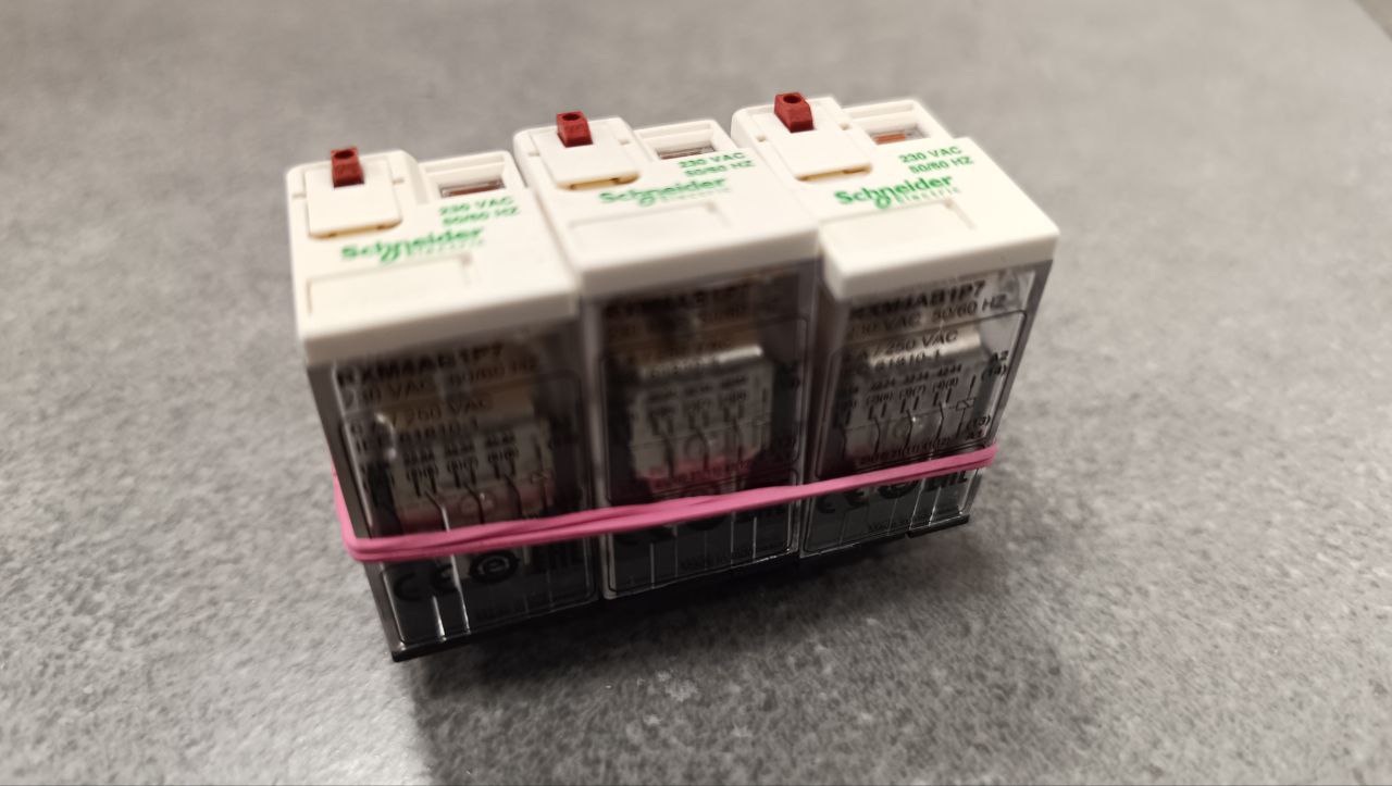 Реле Schneider RXM4AB1P7