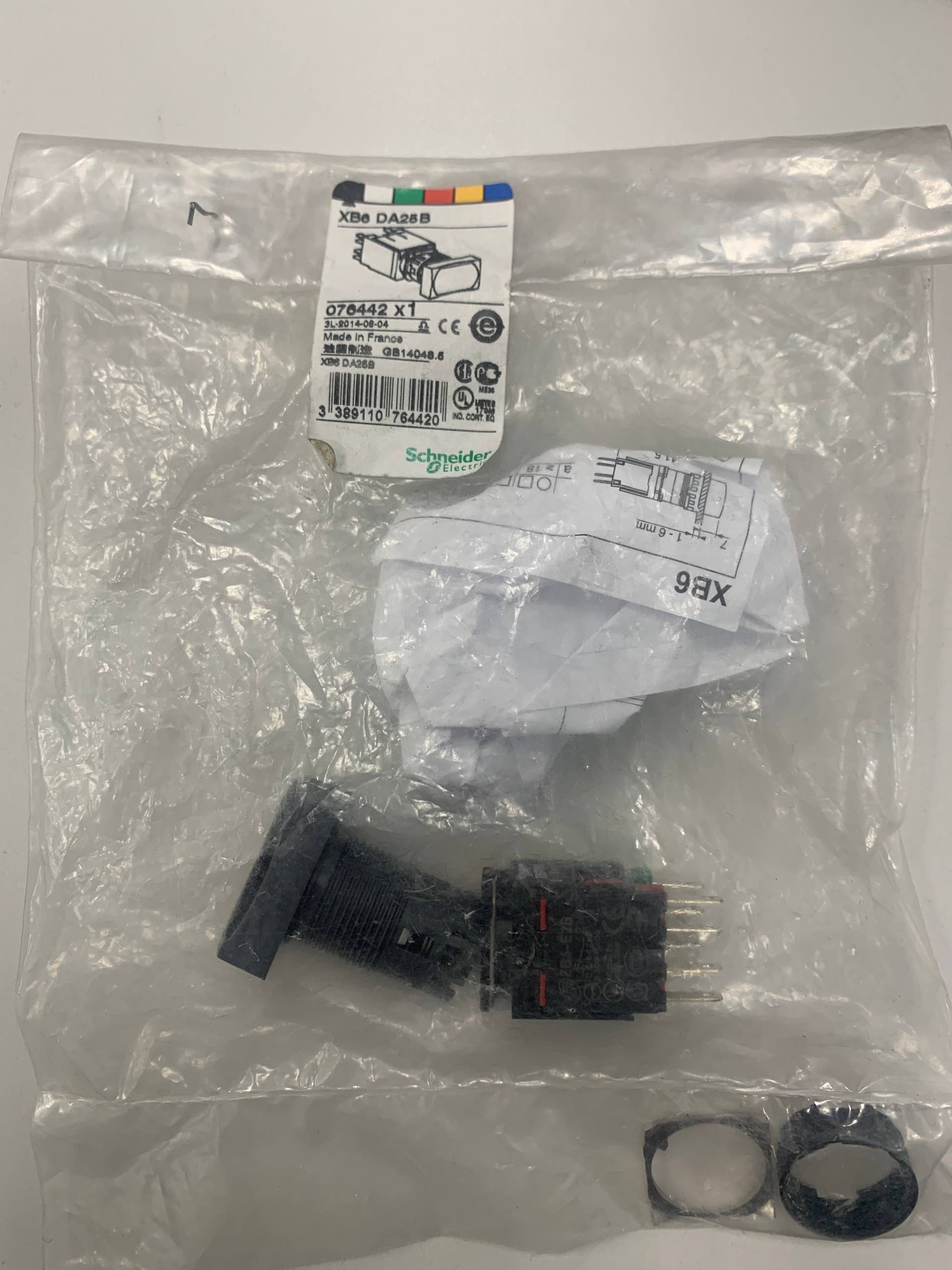 Нажимная кнопка Schneider Electric XB6 DA25B