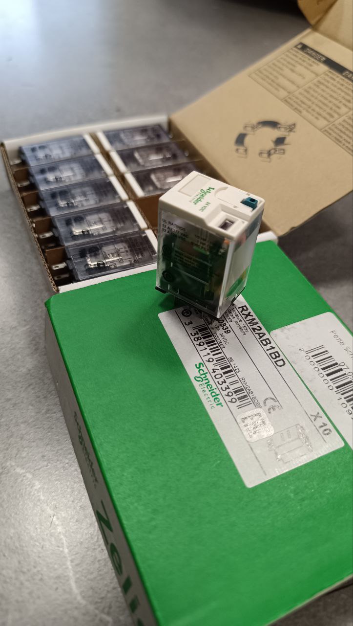 Реле Schneider RXM2AB1BD