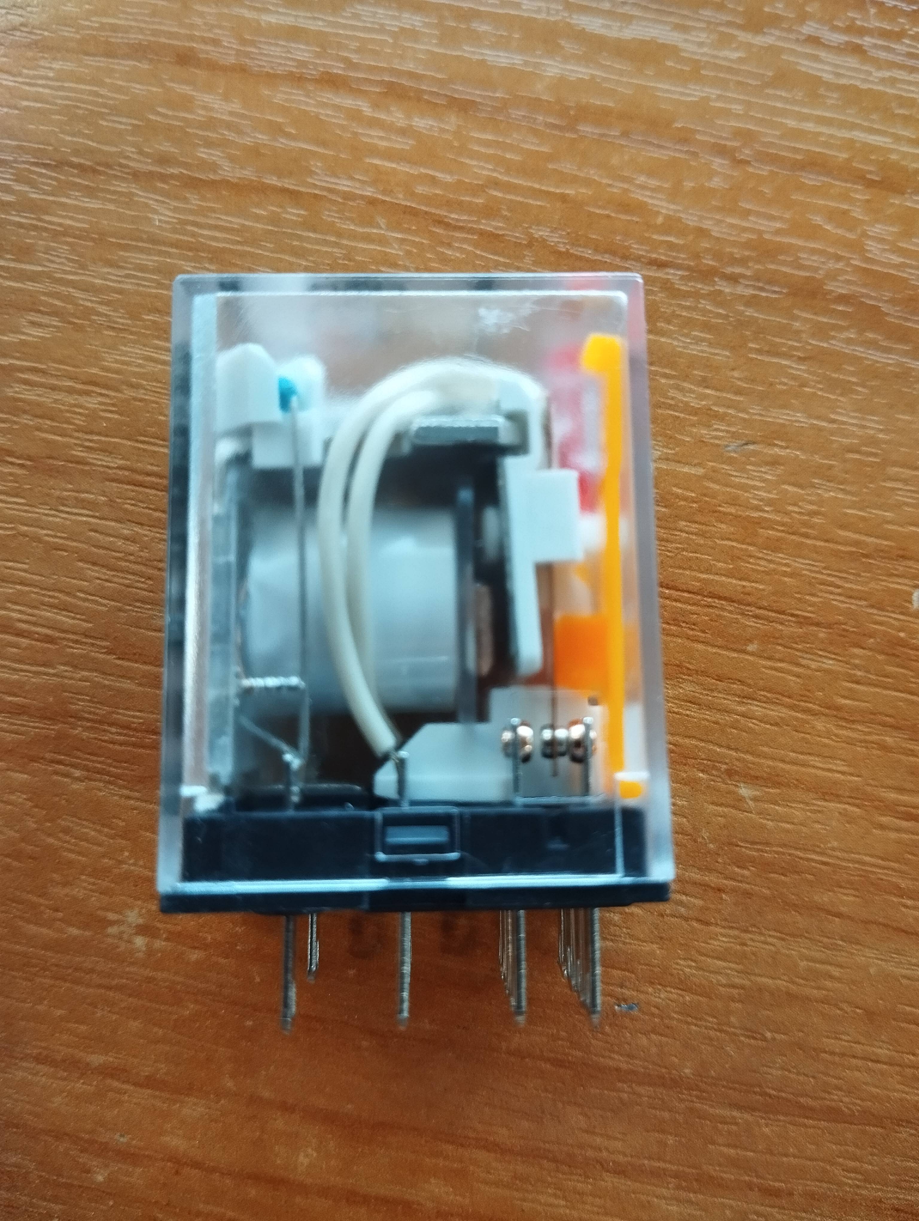 Реле AE-407ALTU  5А , 4С, катушка 220VAC, светодиод + тестовая кнопка AE407ALTU