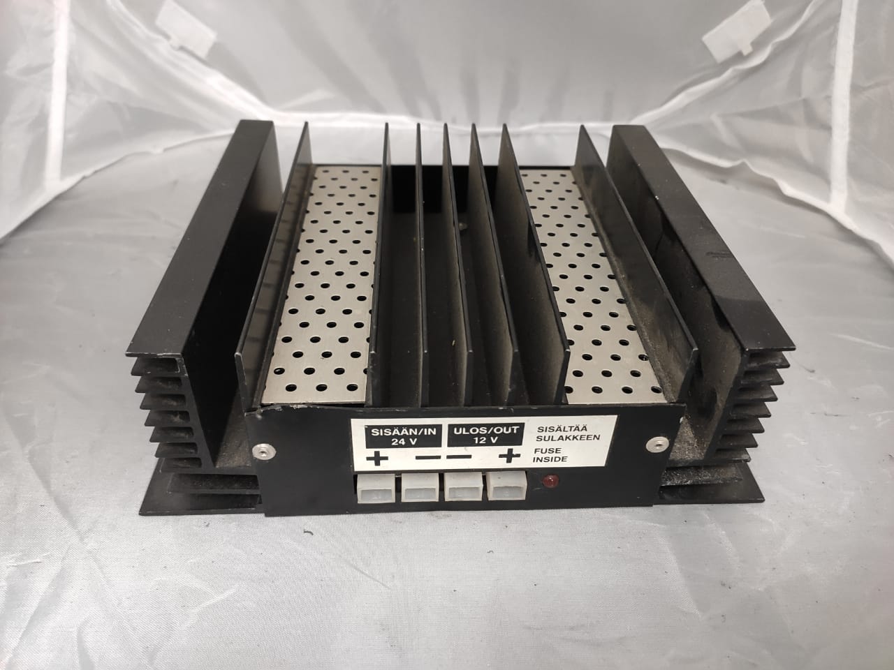 Конвертер питания AMU-6 24/12V 6A б/у б/s/n на проверку