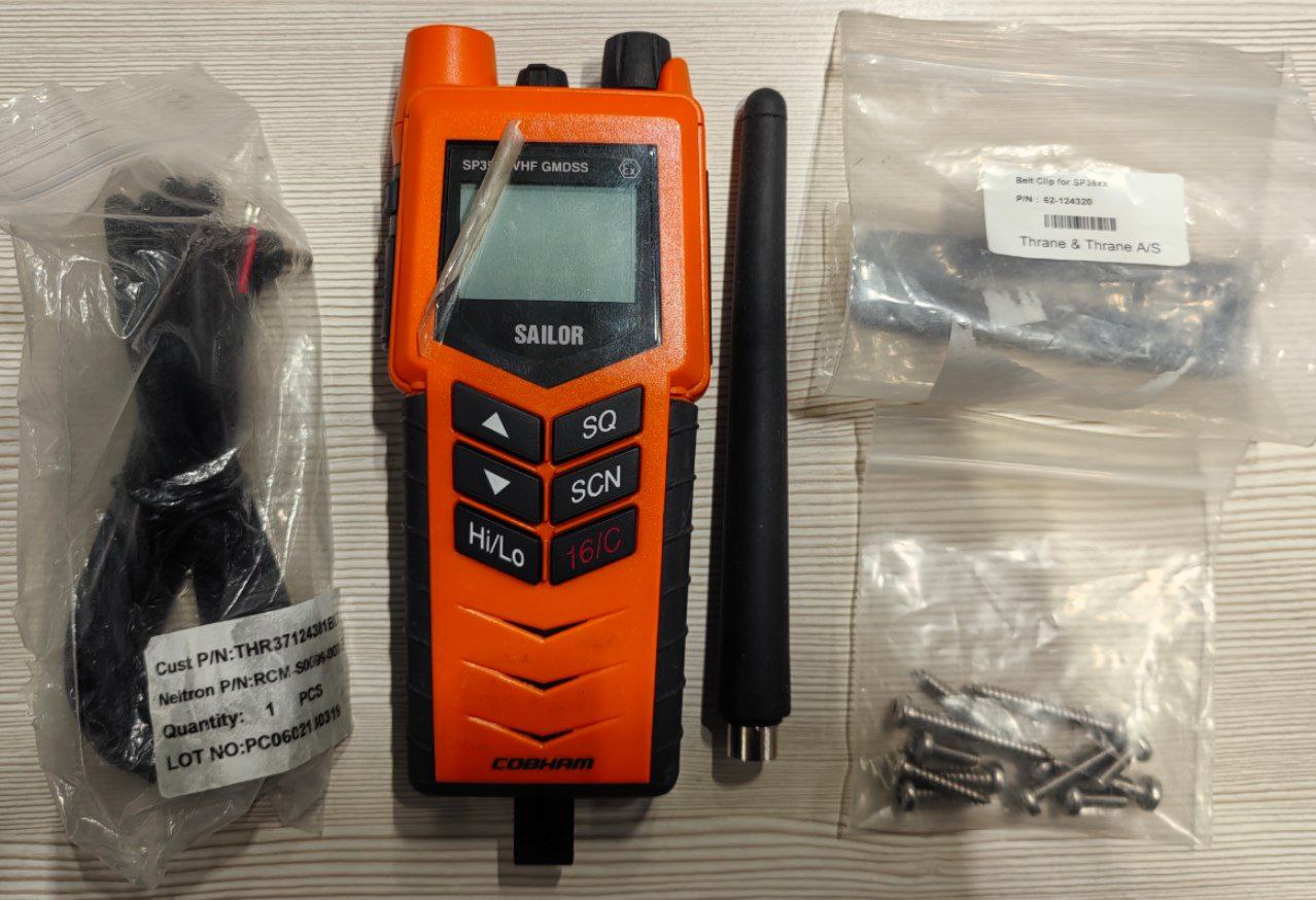 УКВ носимая радиостанция Sailor SP3540, s.n 2836530001, б.у, на проверку