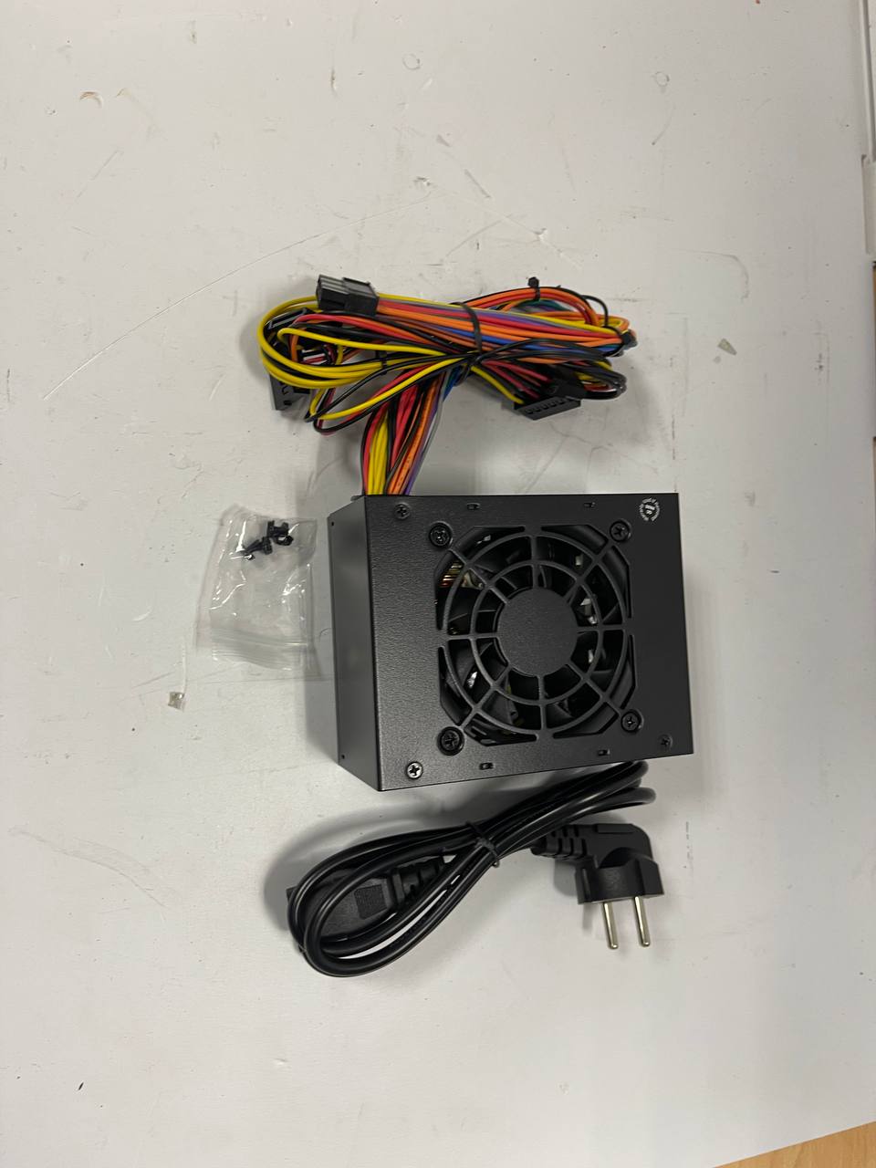 БП Aerocool SX-400  (SFX12V, 80mm fan, 24+4+4, 3xSATA) [SX-400]
