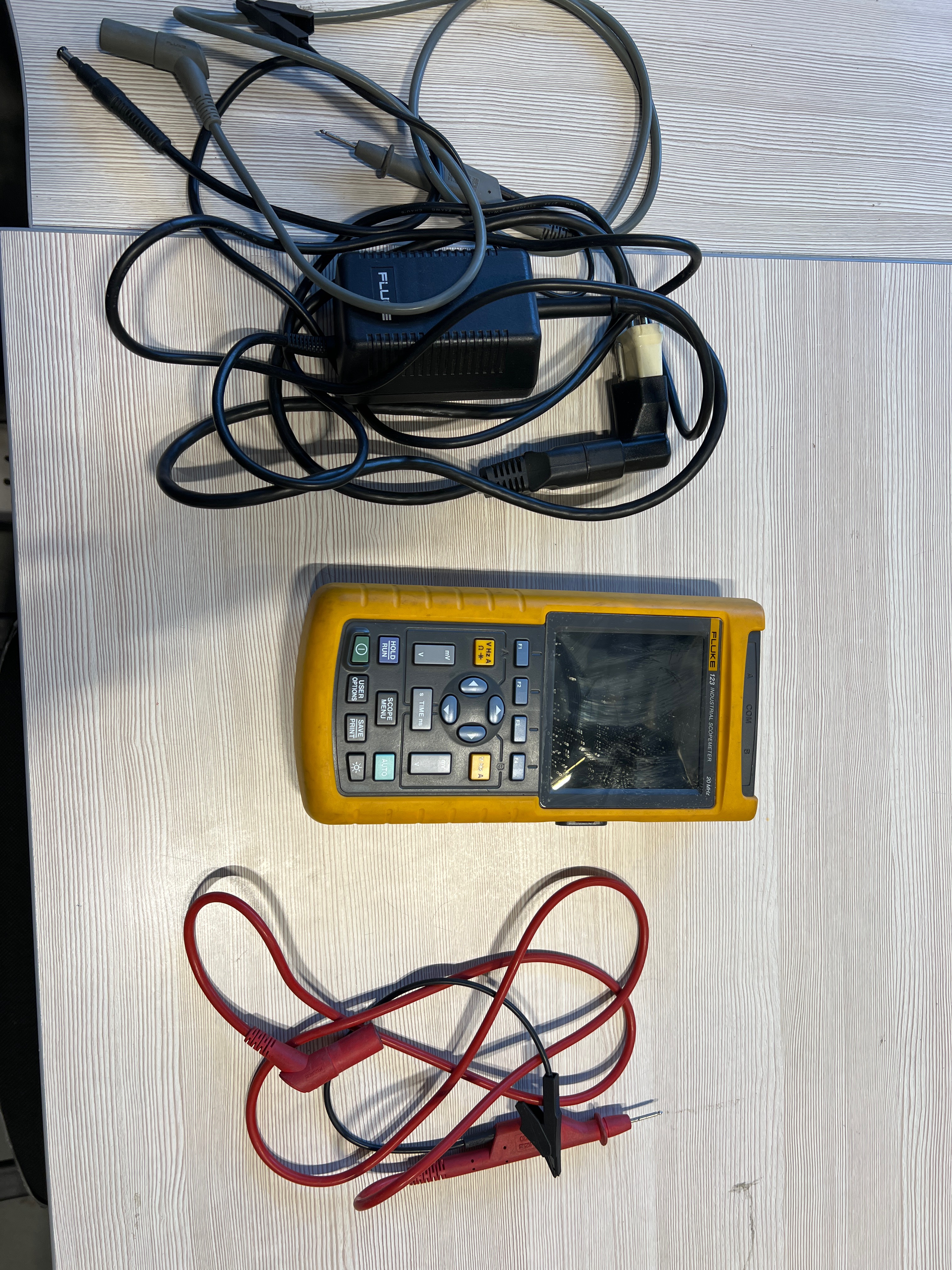 Осцилограф переносной Fluke, s.n DM8160151, б.у