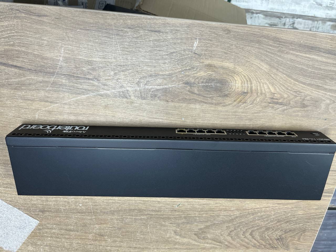 Роутер MikroTik RB2011iL-RM с.н HDF087YZR72/247/r3