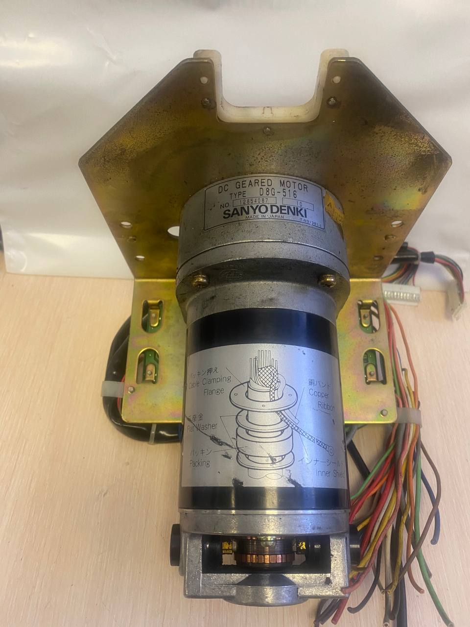 Редукторный двигатель постоянного тока Sanyo Denki D8G-516 s.n 12854087, б.у, на проверку
