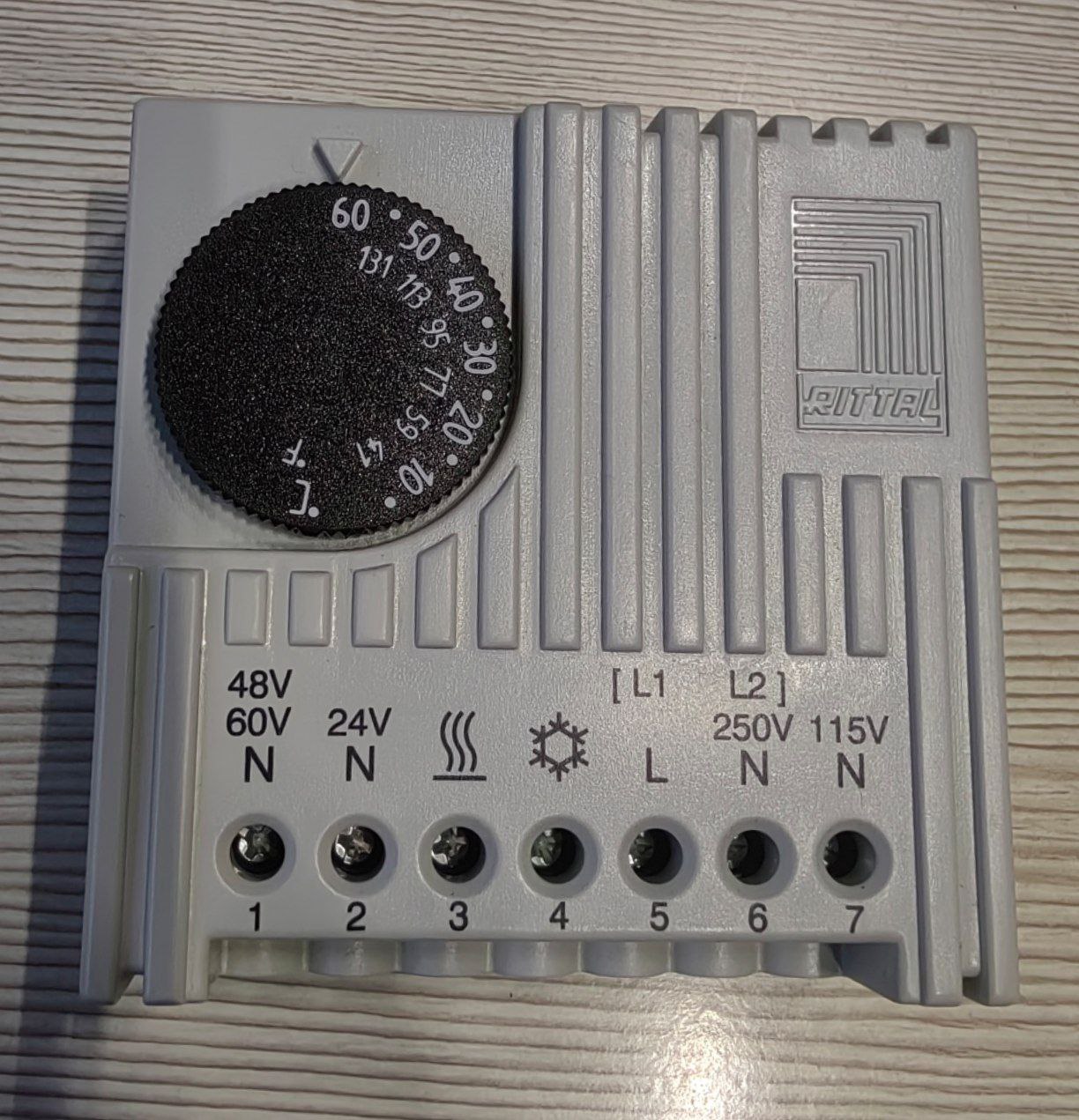 Регулятор температуры Rittal SK3110000
