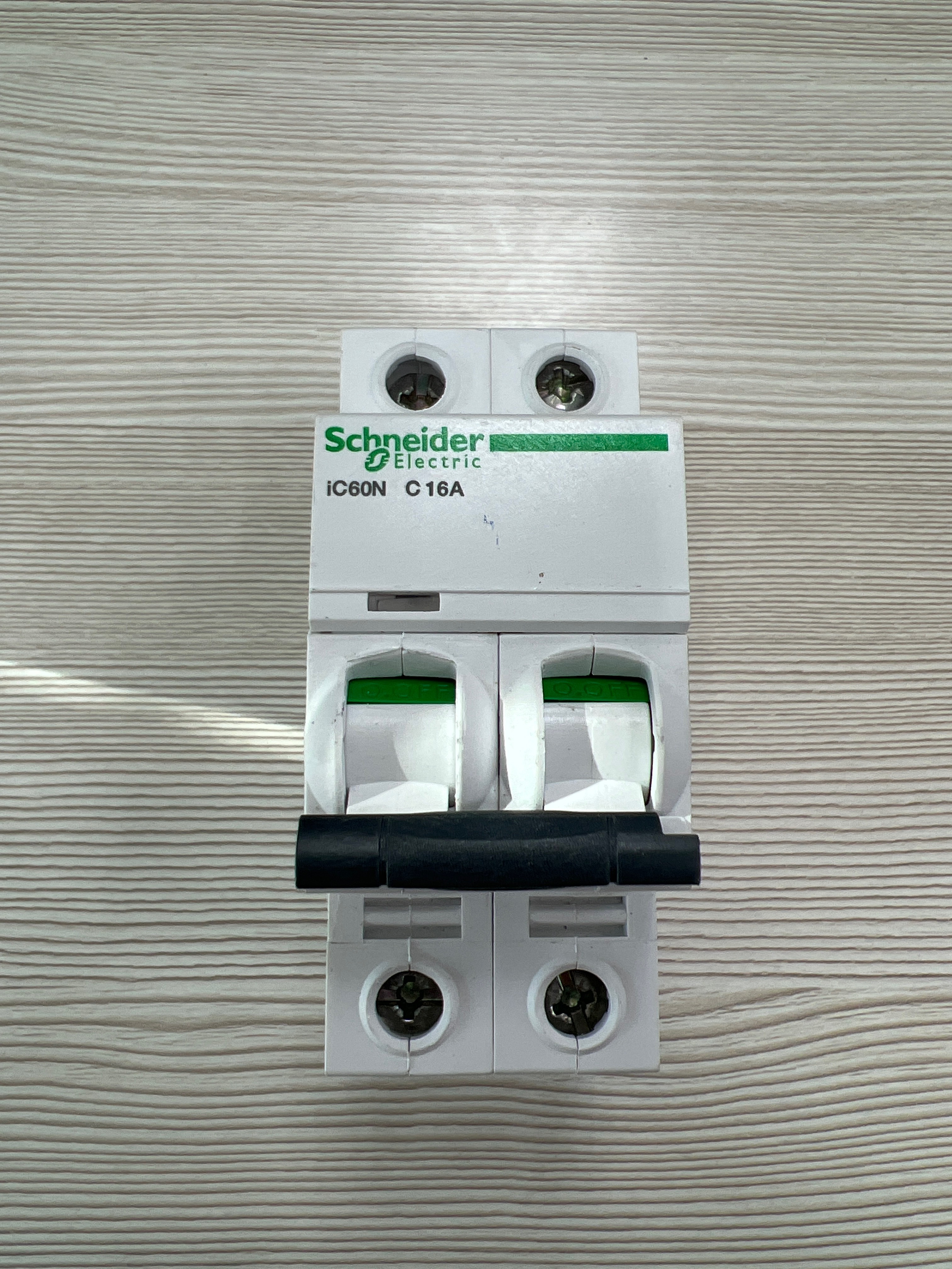 Выключатель автоматический iC60N 2Р 16А 6кА хар-ка С Acti9 Schneider Electric