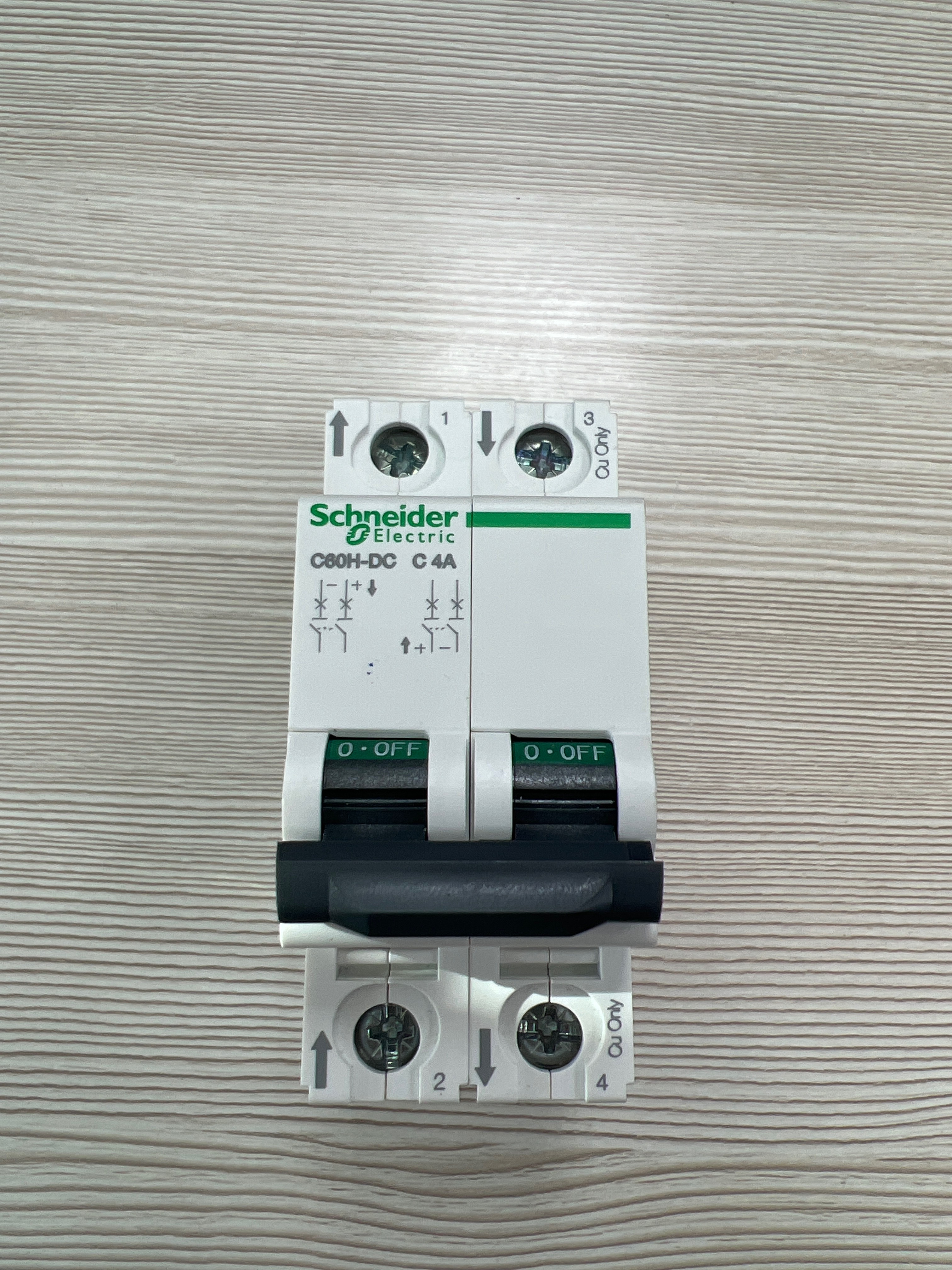 A9N61524 Circuit breaker; 500VDC; Inom: 4A; Poles: 2; DIN; Charact: C; 20kA