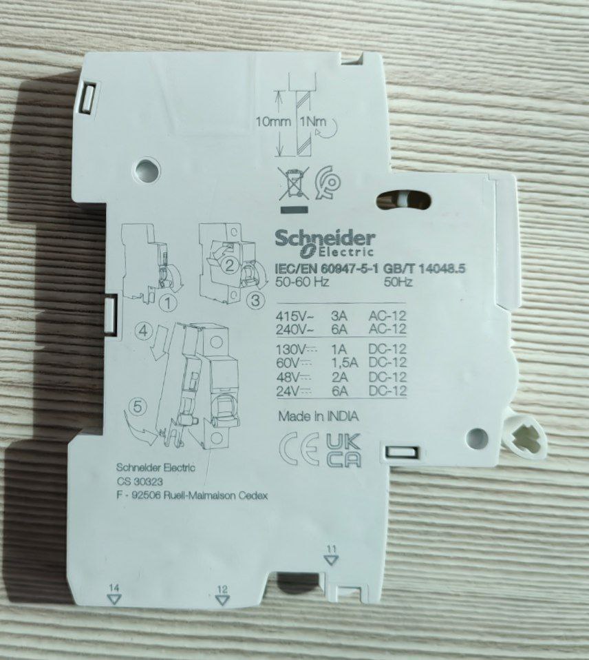 Контакт состояния Schneider Electric A9A26924 Installation accesories: auxiliary contacts; 230/400VAC; 6A