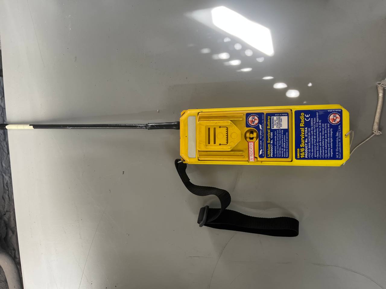УКВ‑радиостанция ACR Survival Radio s.n 2726A б.у на проверку