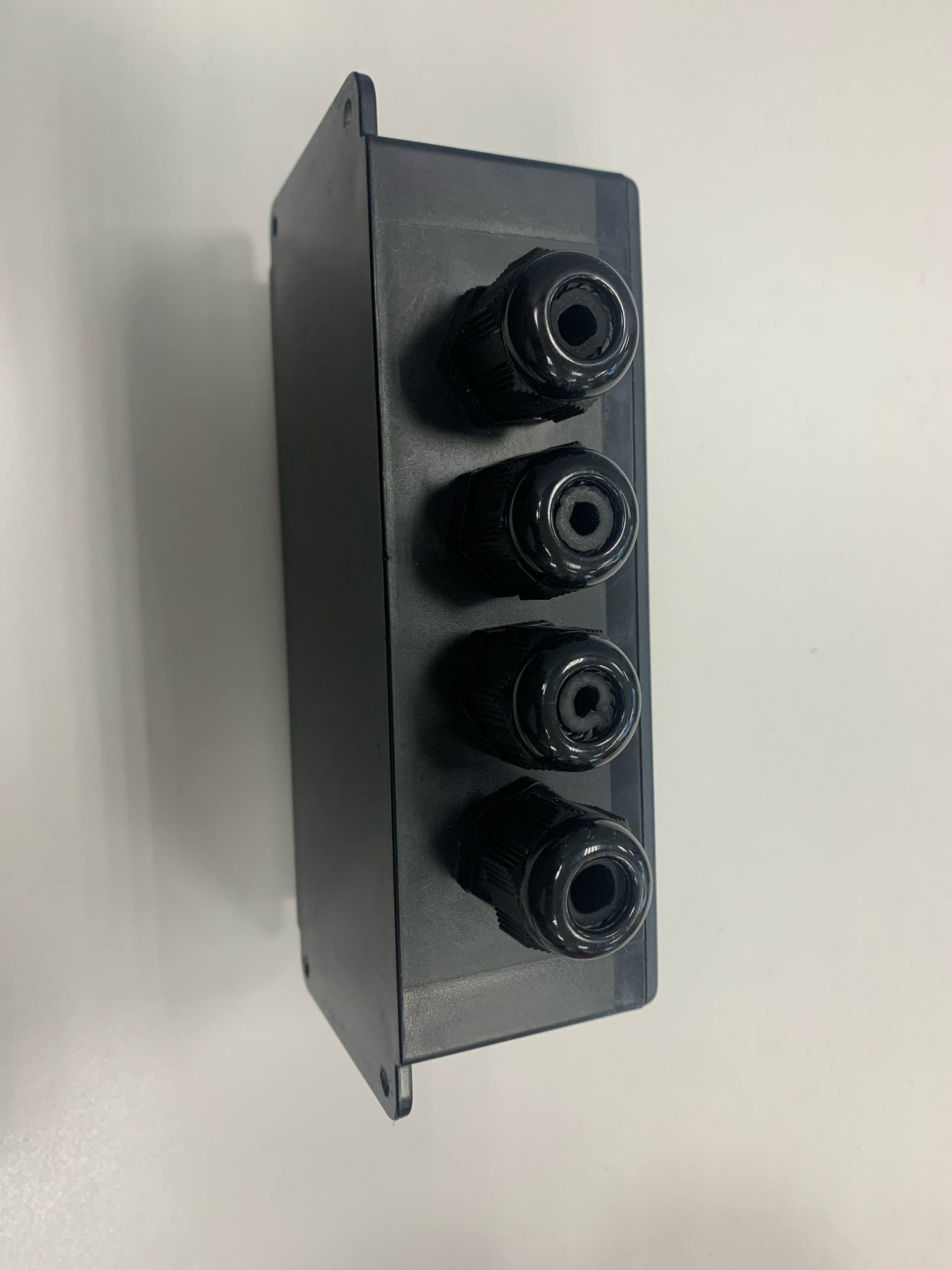 Распределительная коробка Transas M16x1.5 s.n. 03112118 (На проверку)