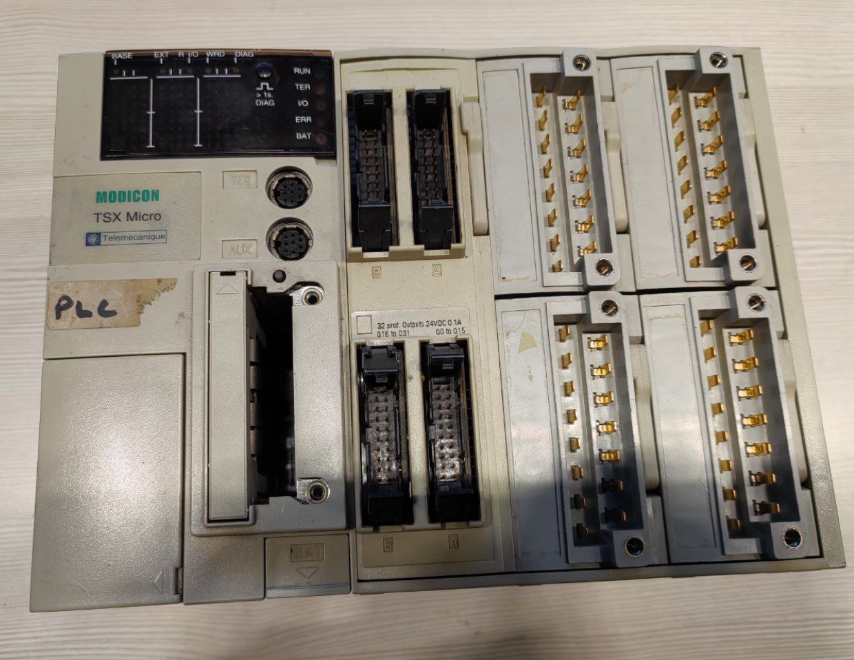 Программируемый логичкий контроллер Schneider Electric TSX MICRO, Modicon, TSX3721101, s.n 21991530178, б.у, на проверку