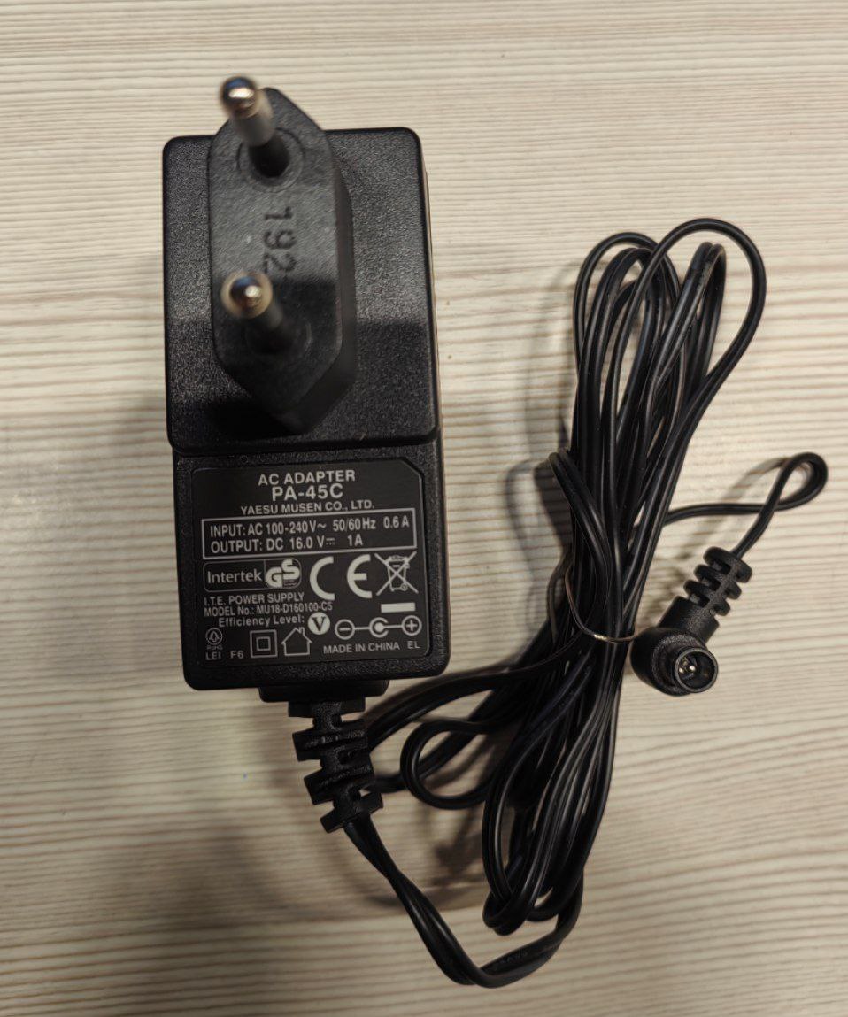 Адаптер YAESU PA-45C, 220В для HX400, s.n СПБ-656116, б.у, на проверку