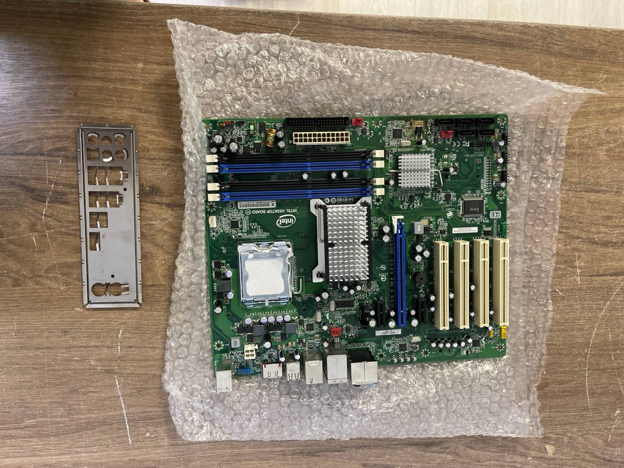 Материнская плата vision master DP43BF s/n 001CC0CC509A на проверку