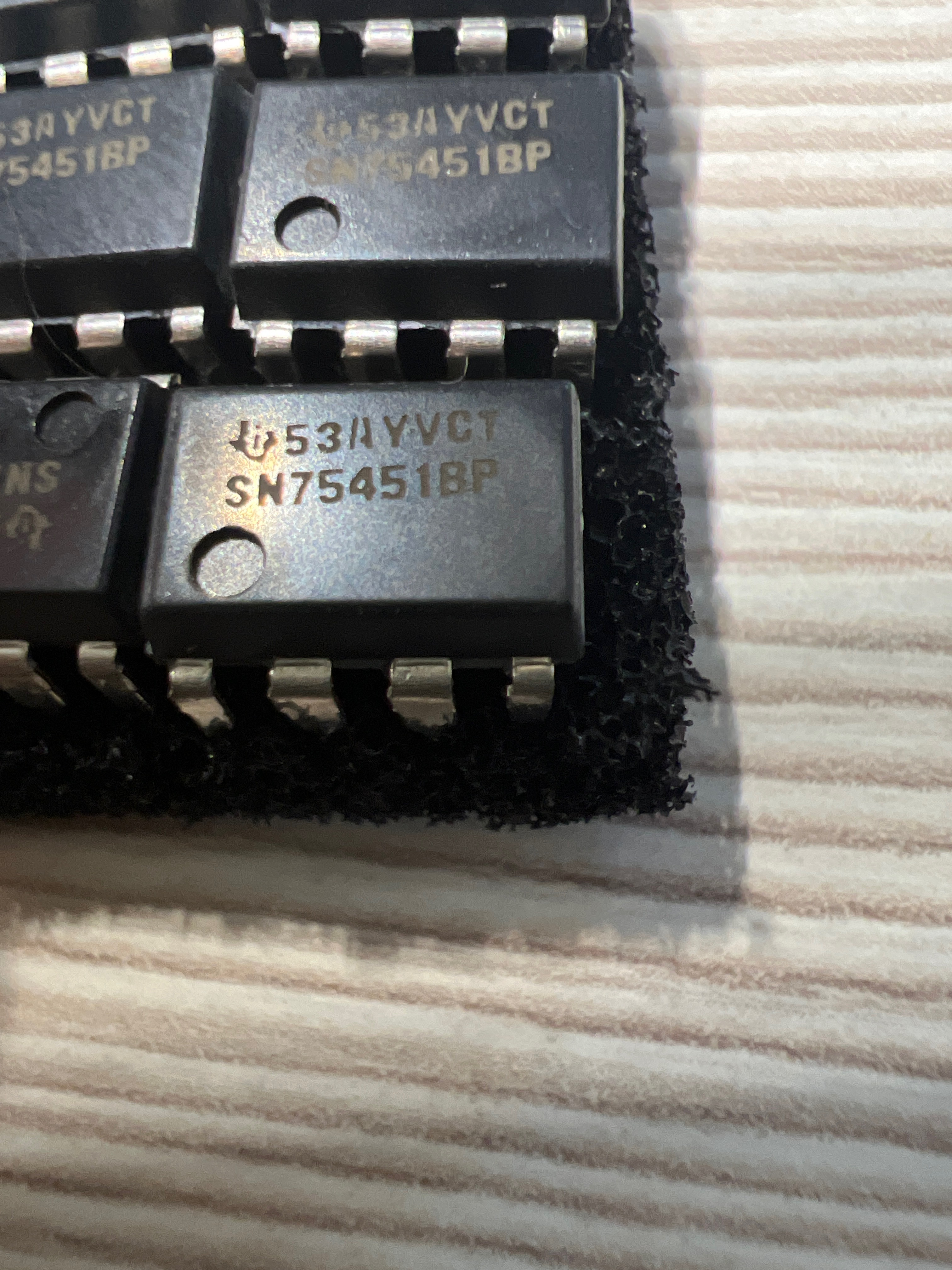 Микросхема  53AYVCT SN75451BP