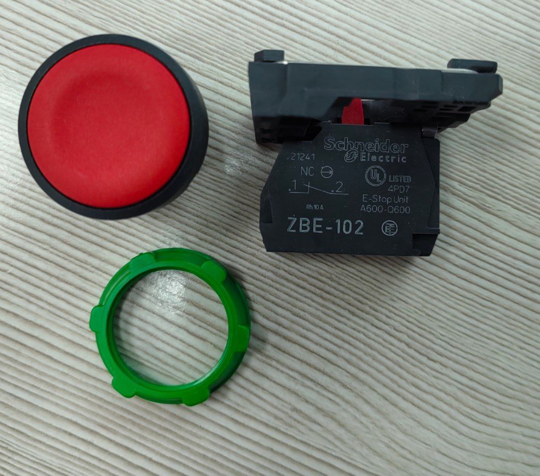 Кнопка с возвратом красная Schneider Electric XB5AA42, ZBE-102, Switch: push-button; Stabl.pos: 1; NC; 3A/240VAC; 0.55A/125VDC