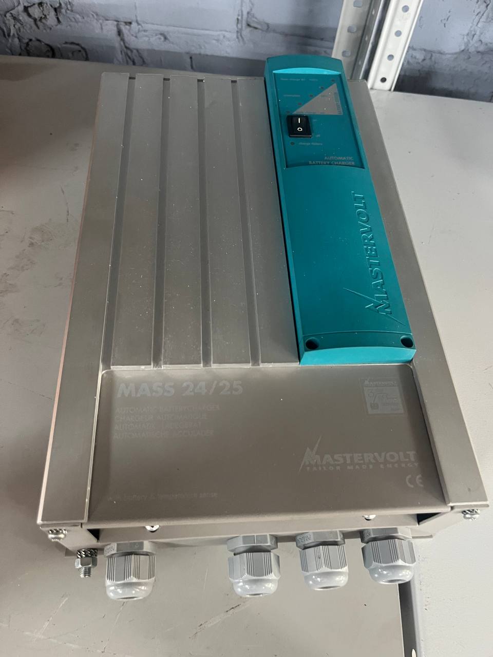 Зарядное Устройство Mastervolt Mass 24/25 s.n UN28B099 б.у на проверку