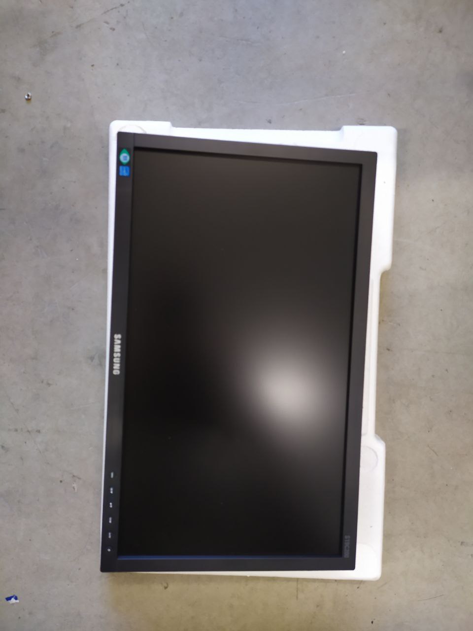 Монитор Samsung  LS19C20k б/у на проверку