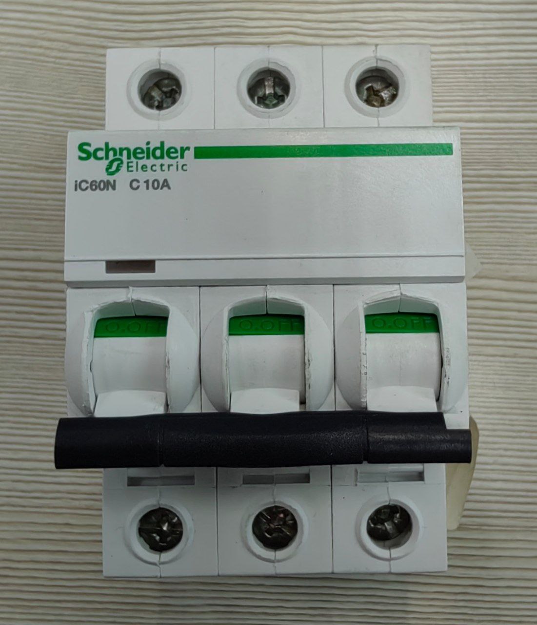 Выключатель автоматический Schneider Electric, A9F79310, iC60N, 3Р, 10А, 6кА, хар-ка C Acti9