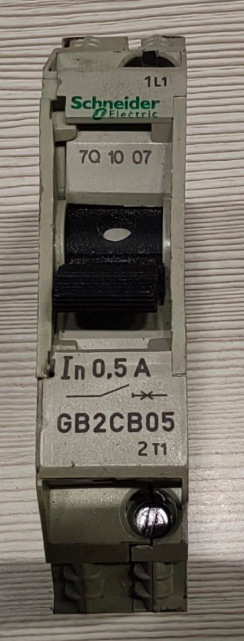 Автоматический выключатель с комбинированным расцепителем Schneider Electric GB2CB05, 1P 0,5А, s.n 7Q1007, б.у, на проверку