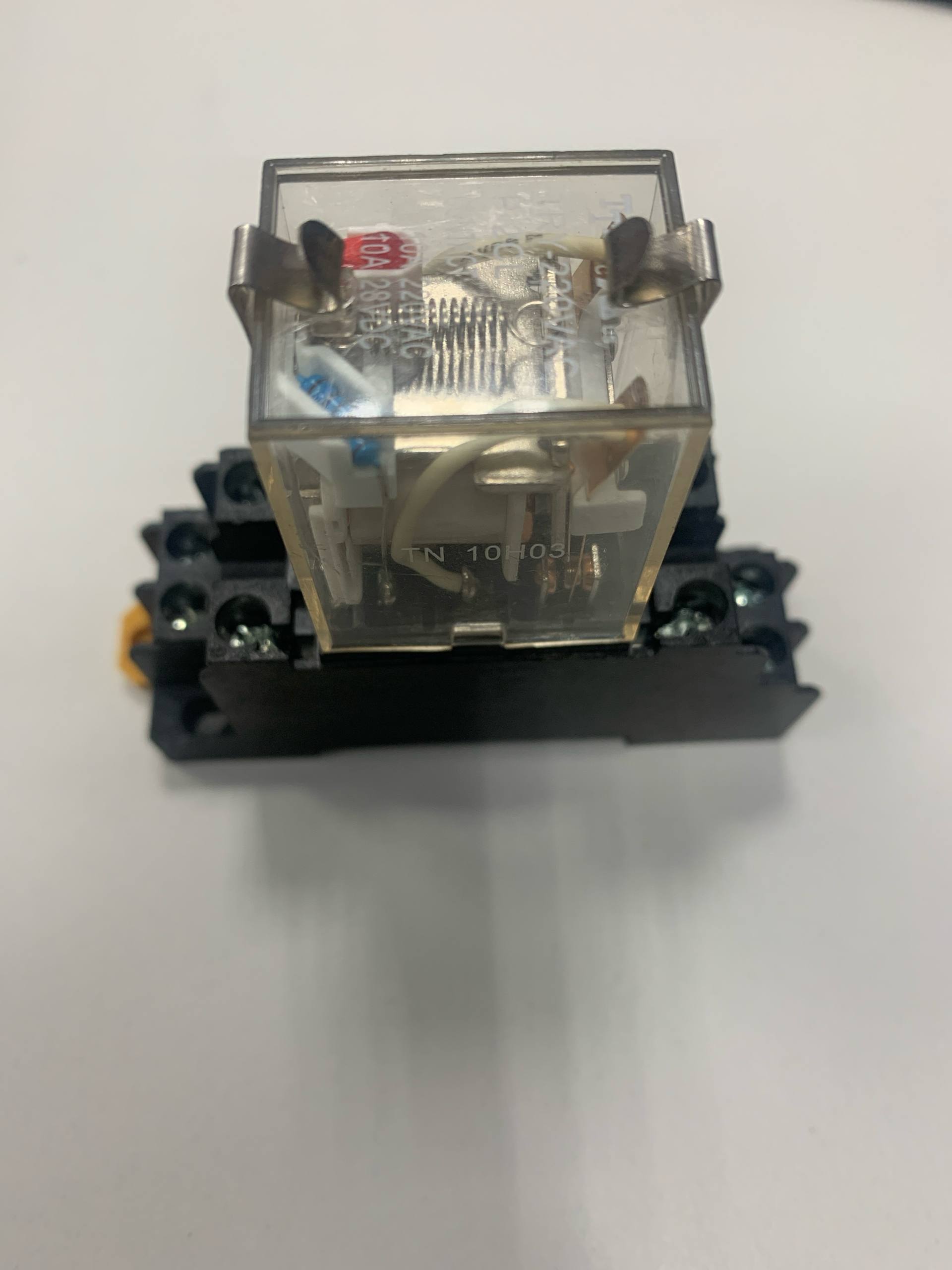 Реле TRY-220VAC P-2CL с цоколем