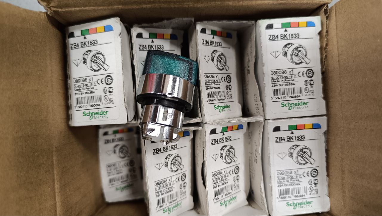 Переключатель Schneider ZB4 BK1533