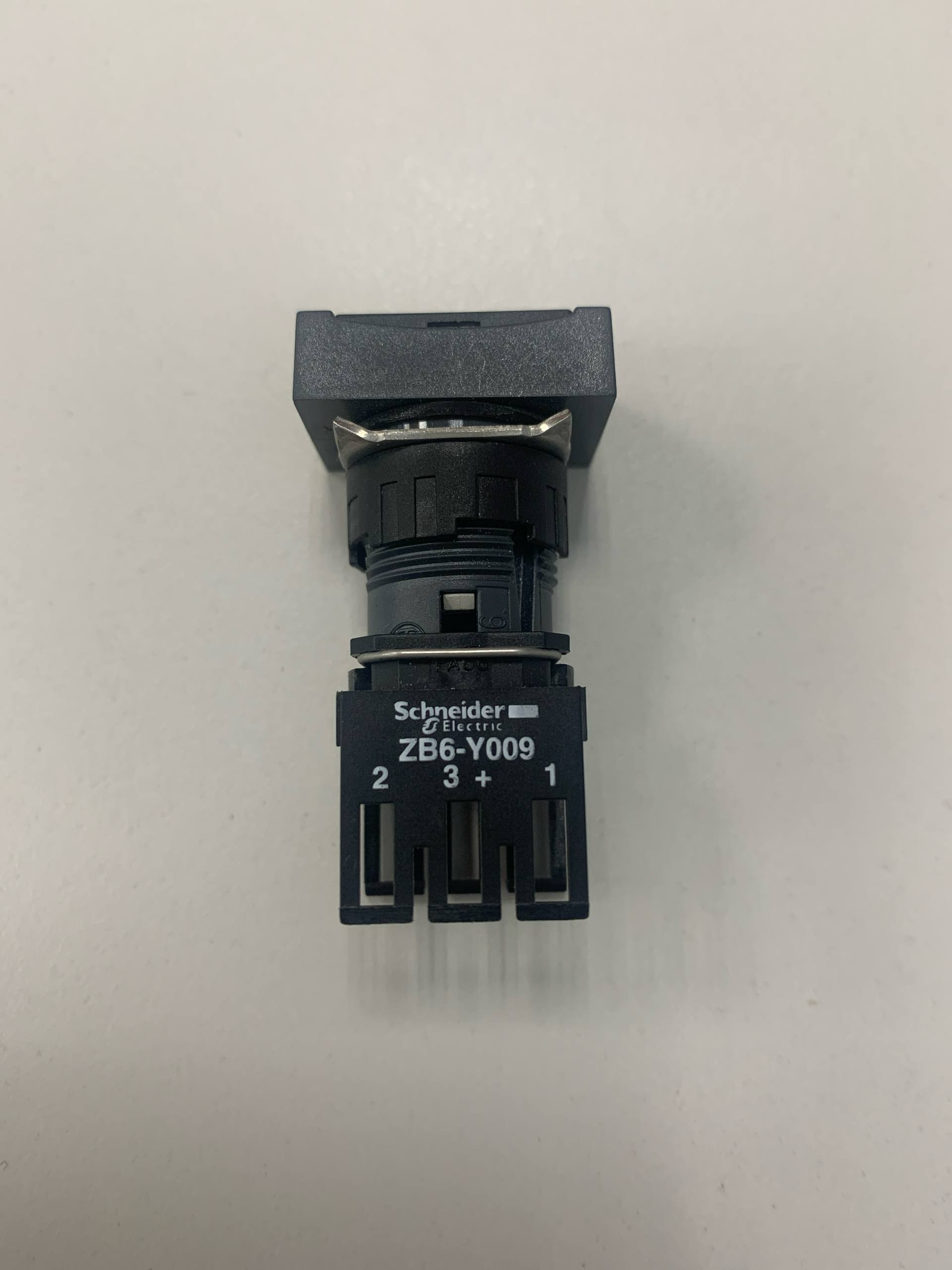 Кнопочный переключатель Schneider Electric ZB6-Y009 (Чёрный)