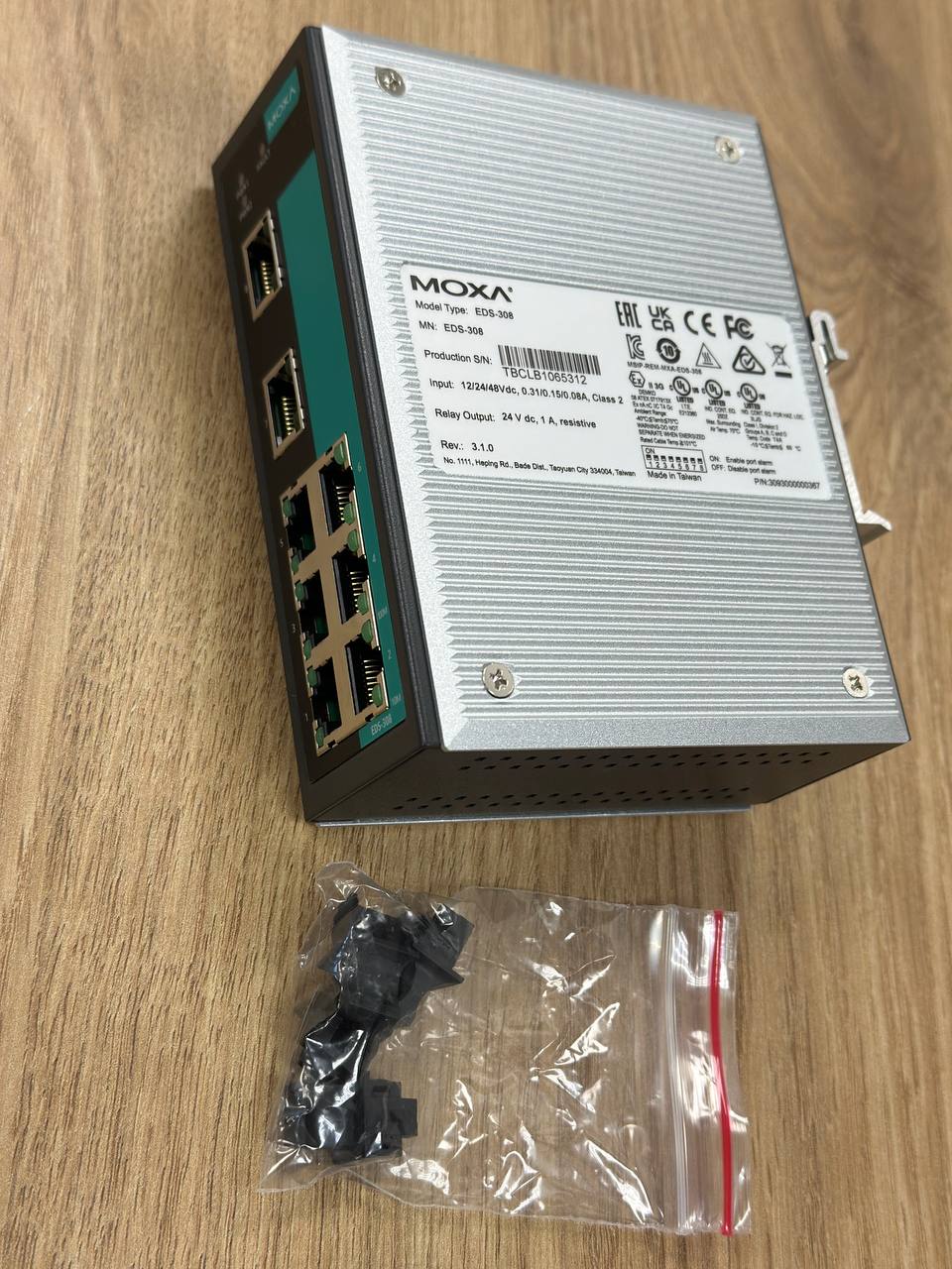 Коммутатор EDS-308 Ethernet Server 8  10/100BaseTx ports