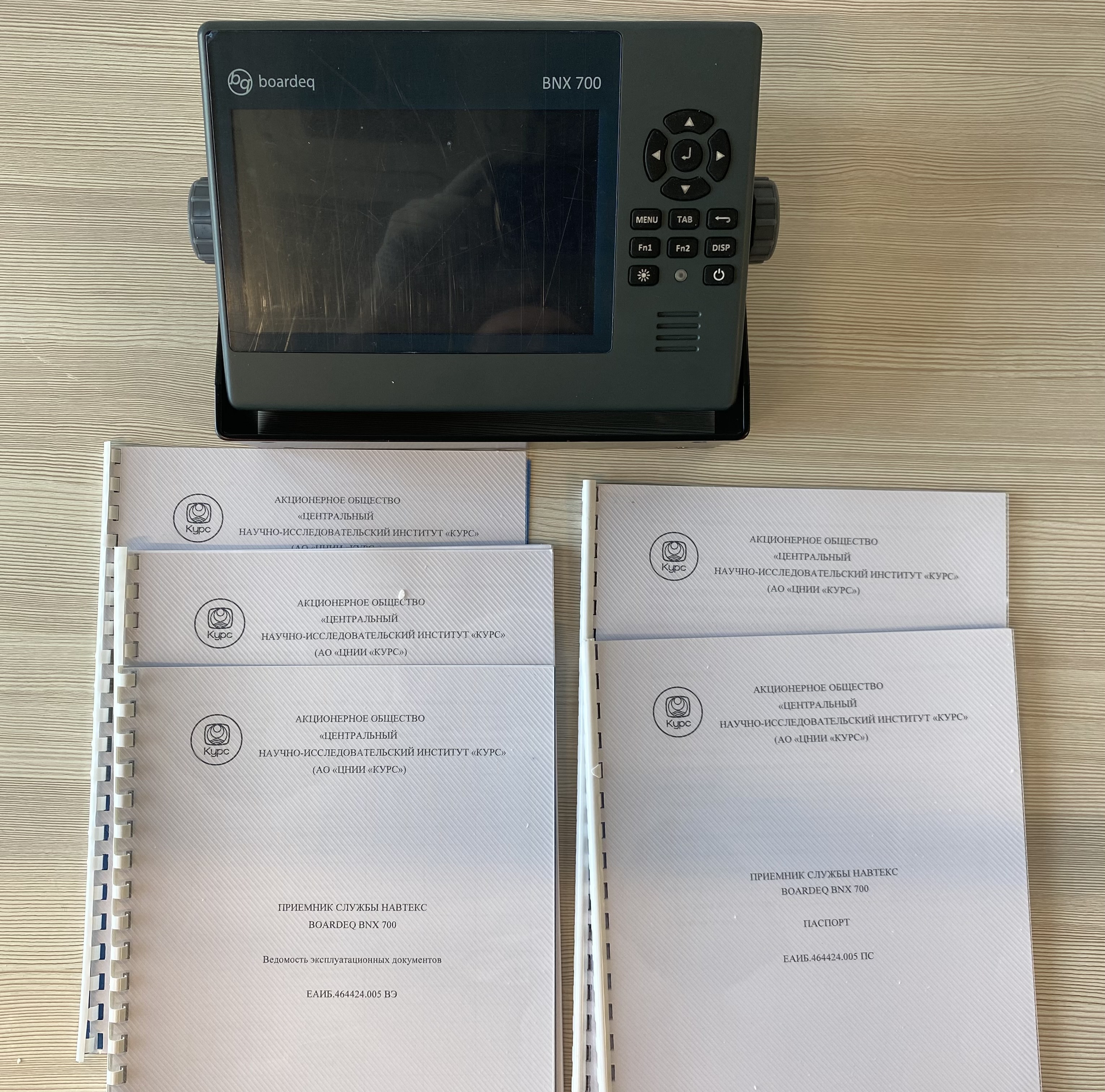 Комплект судового радионавигационного оборудования в составе: Воагdeq BNX 700 (Приемник службы НАВТЕКС)