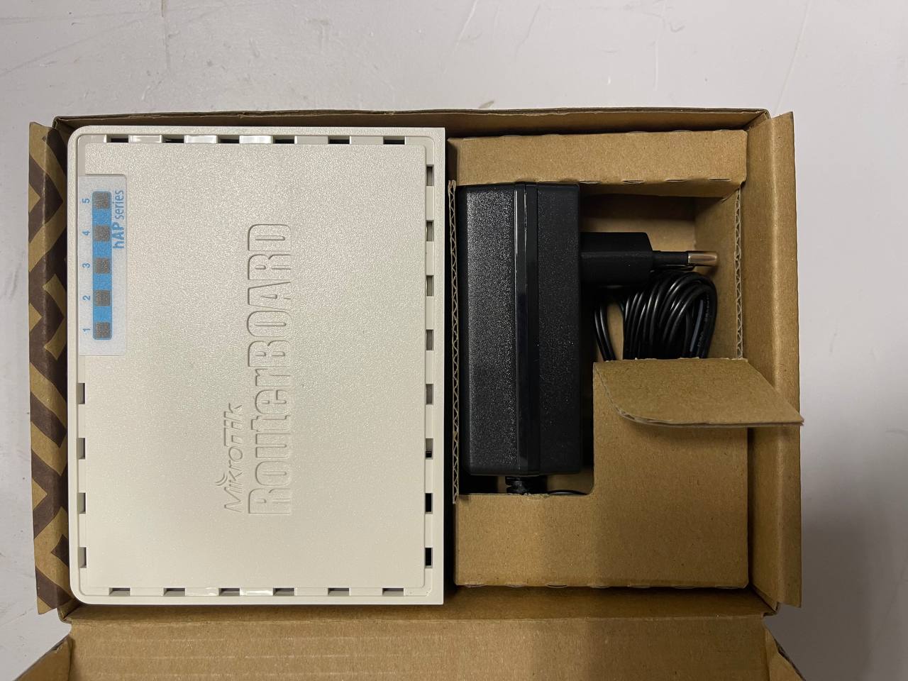 Роутер USB-WiFi MikroTik hAP ac lite (RB952Ui-5ac2nD)