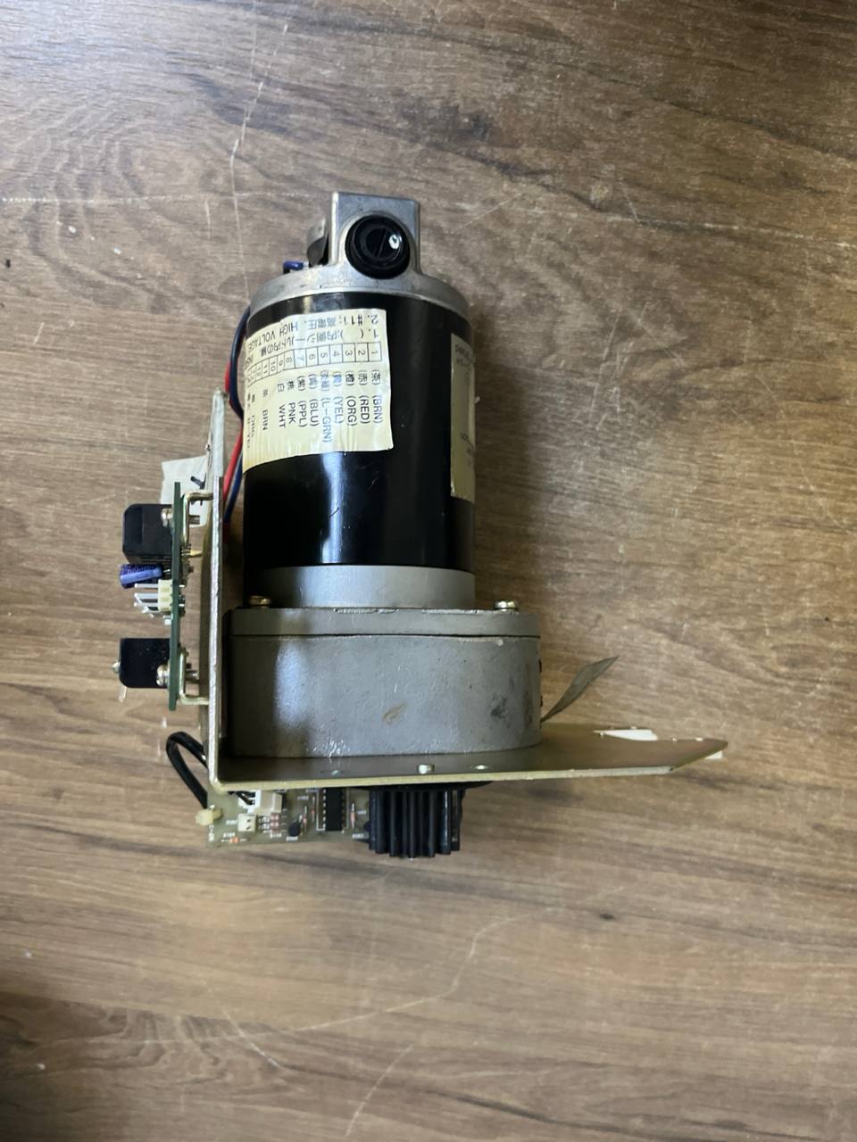 DC GEARED MOTOR D8G-516 s/n 050230031